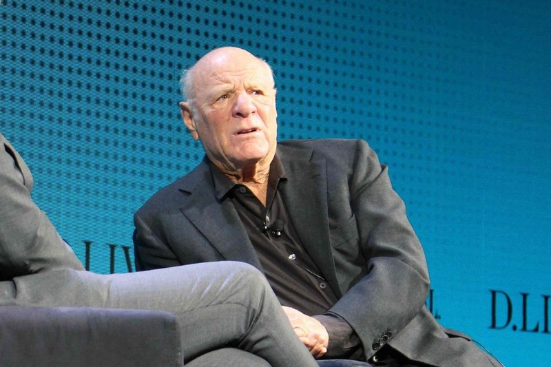 Chủ tịch của IAC Barry Diller kêu gọi các nhà xuất bản hành động ngay tức thì để ngăn chặn tầm ảnh hưởng của AI (Ảnh: AFP)