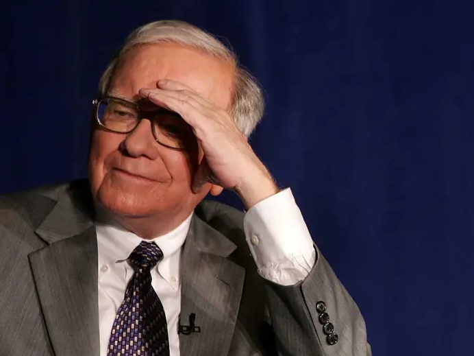 Warren Buffett sống tiết kiệm dù giàu có (Ảnh: Getty) 3.png
