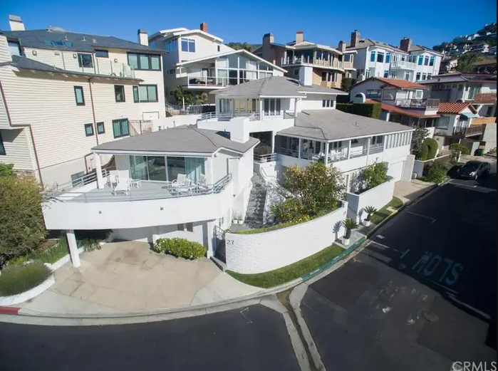 Ngôi nhà nghỉ dưỡng ở Laguna Beach, California (Ảnh: Getty) 5.png