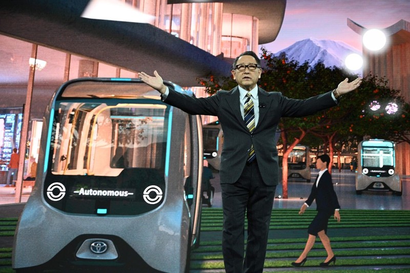 Akio Toyoda, khi đó là CEO của Toyota, công bố kế hoạch xây dựng Woven City vào năm 2020 (Ảnh: Getty) im-876564.jpg