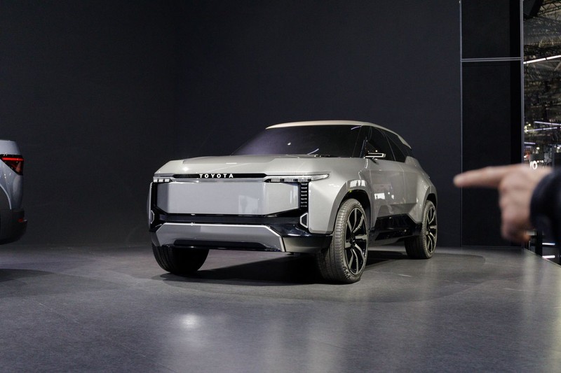 Gian hàng của Toyota tại triển lãm ô tô tuần này ở Tokyo (Ảnh: WSJ) im-876568.jpg