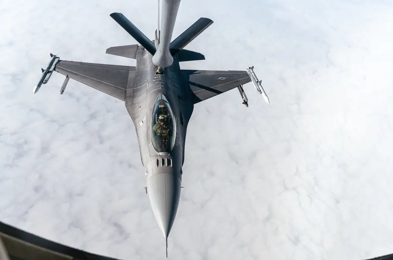 Một chiếc F-16 Fighting Falcon của không quân Mỹ (Ảnh: Business Insider)