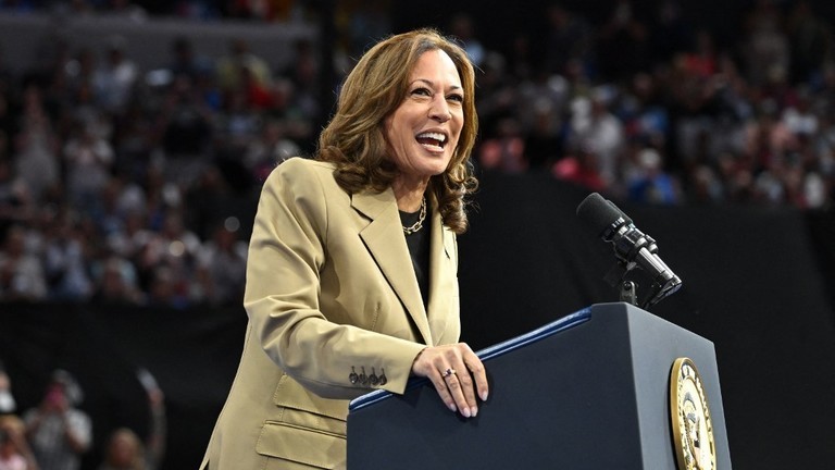 Bà Kamala Harris phát biểu trong một sự kiện tranh cử ở Glendale, Arizona, ngày 9/8 (Ảnh: AFP)