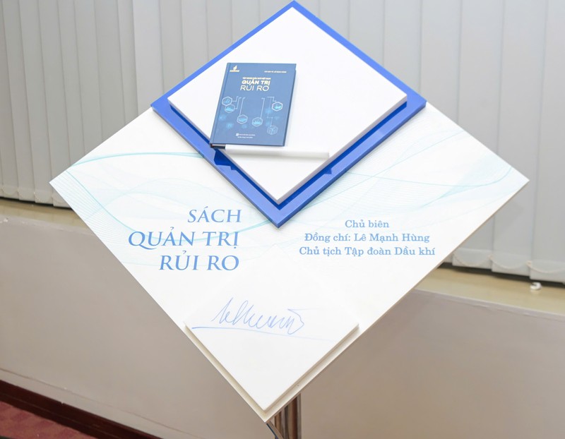 Cuốn sách “Tập đoàn Dầu khí Việt Nam quản trị rủi ro” 7.jpg