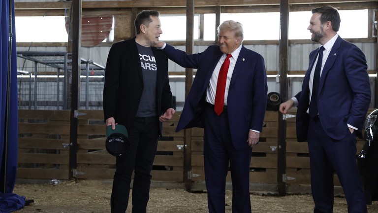 Tỷ phú Elon Musk trở thành người ủng hộ lớn cho chiến dịch tranh cử của ông Donald Trump (Ảnh: Getty)