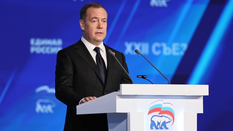 Phó Chủ tịch Hội đồng An ninh Nga và lãnh đạo đảng Nước Nga Thống nhất Dmitry Medvedev phát biểu hôm 14/12. Ảnh: Sputnik.