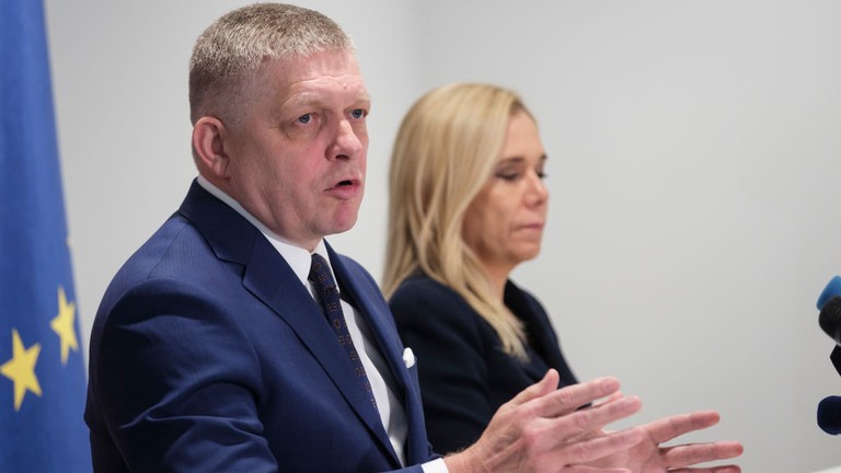 Thủ tướng Slovakia Robert Fico phát biểu với giới truyền thông tại Brussels, Bỉ vào ngày 9/1. Ảnh: Getty.