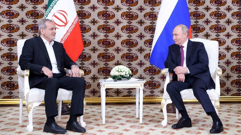 Tổng thống Iran Masoud Pezeshkian và Tổng thống Nga Vladimir Putin. Ảnh: Sputnik.