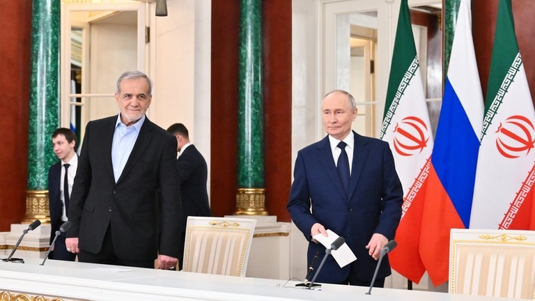 Tổng thống Nga Vladimir Putin và Tổng thống Iran Masoud Pezeshkian tại Điện Kremlin ở Moscow, Nga, ngày 17/1. Ảnh: Sputnik.