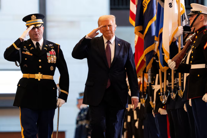 Tổng thống Donald Trump duyệt binh gần Điện Capitol ở Washington, D.C., trong lễ nhậm chức vào ngày 20/1. Ảnh: Reuters.