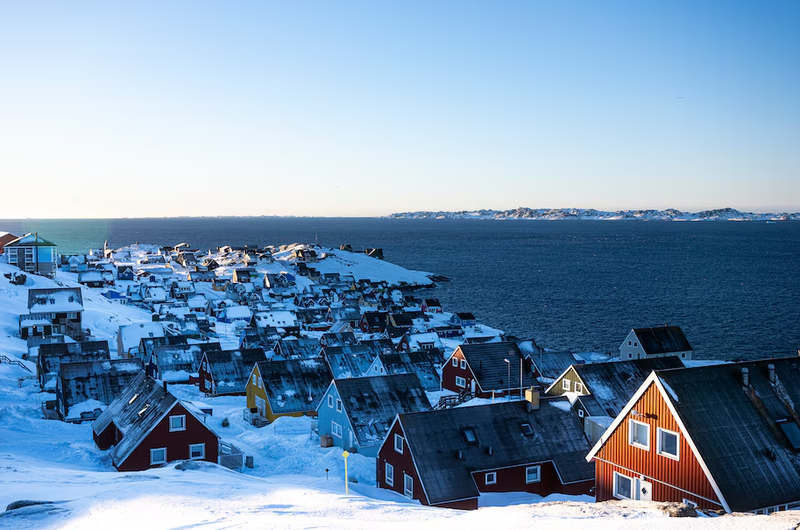 Một góc nhìn vào tháng trước từ Nuuk, thủ đô của Greenland.