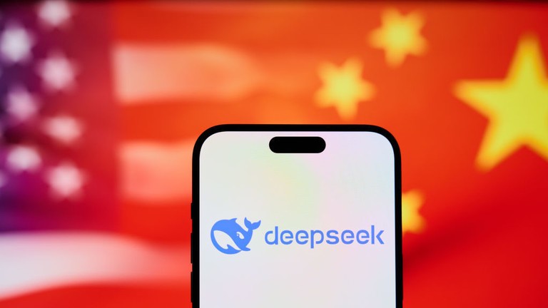 Logo DeepSeek hiển thị trên màn hình điện thoại thông minh. Ảnh: Getty.