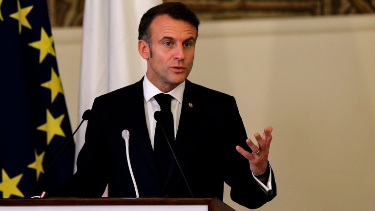 Tổng thống Pháp Emmanuel Macron phát biểu trong cuộc họp báo. Ảnh: Getty.