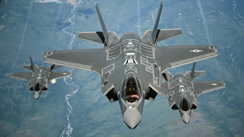 Ba máy bay chiến đấu F-35 Lightning II của Không quân Mỹ. Ảnh: BI.