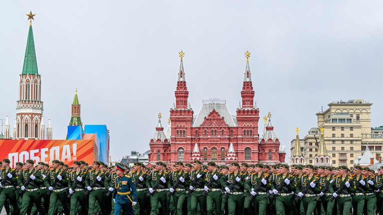 Các binh sĩ diễu hành trong Ngày Chiến thắng trên Quảng trường Đỏ ở Moscow vào ngày 9/5/2024. Ảnh: Getty.