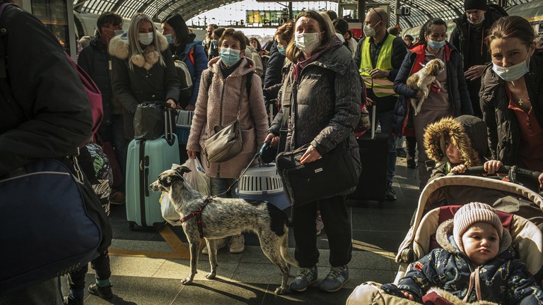 Người tị nạn Ukraine ở Berlin, Đức. Ảnh: Getty.