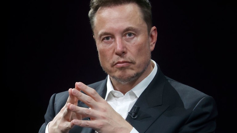 Tỷ phú Elon Musk chỉ trích kịch liệt Tổng thống Ukraine Volodymyr Zelensky trên mạng xã hội. Ảnh: Getty.