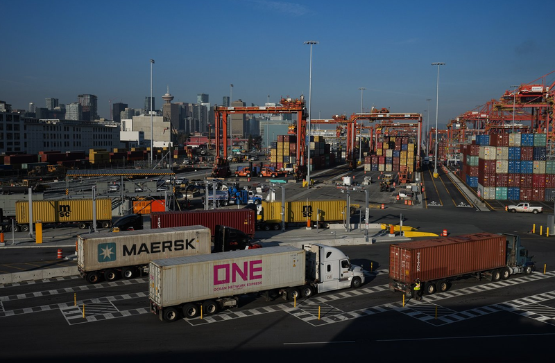 Các container tại Cảng Vancouver ở Canada vào tháng trước. Ảnh: Getty.