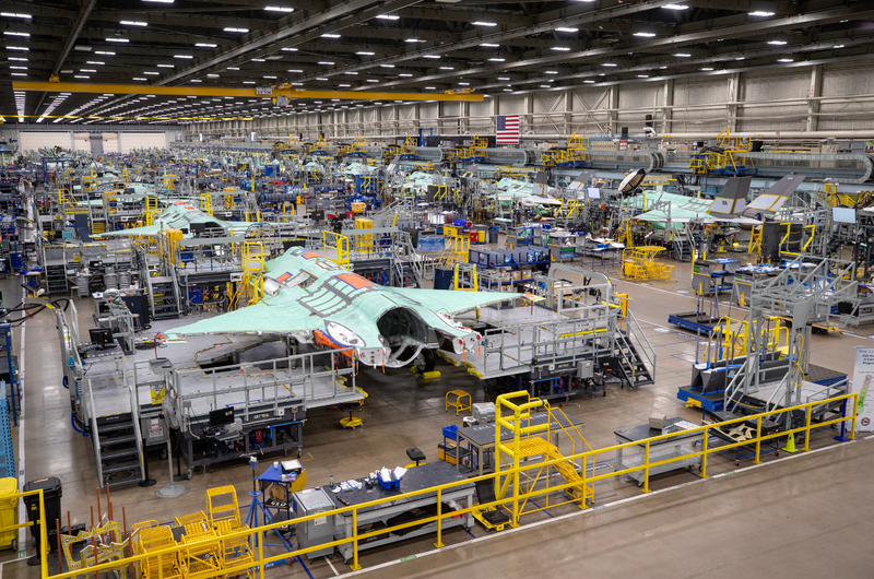 Máy bay chiến đấu F-35 đang được chế tạo tại Lockheed Martin ở Fort Worth, Texas. Ảnh: Reuters.