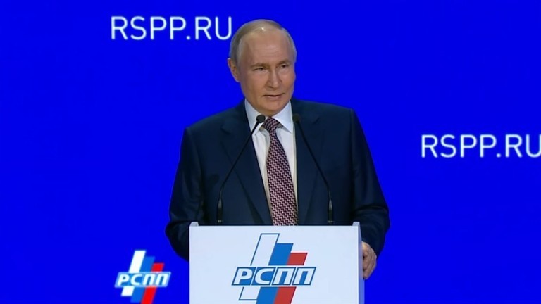 Tổng thống Nga Vladimir Putin phát biểu tại đại hội RSPP XXXIV ở Moscow ngày 18/3. Ảnh: RT.