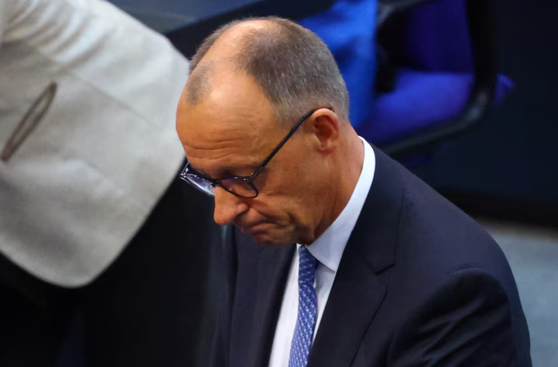 Ông Friedrich Merz sau khi không giành được chức Thủ tướng Đức trong vòng bỏ phiếu đầu tiên tại Bundestag, ngày 6/5. Ảnh: Reuters.
