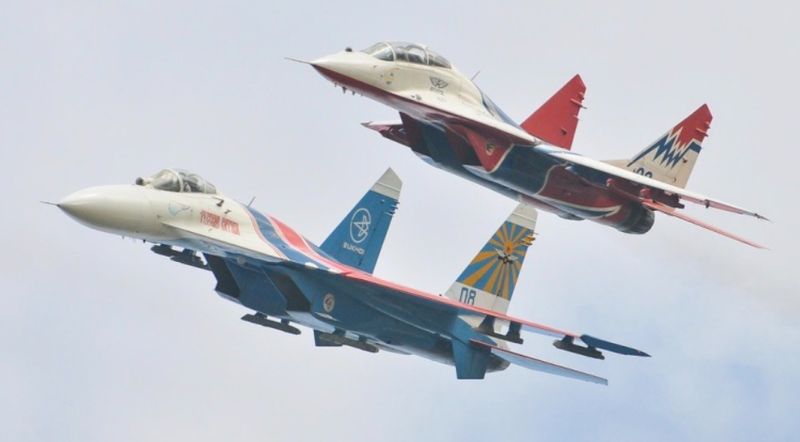 Sự kết hợp của Su-27 (trên) và máy bay chiến đấu MiG-29. Ảnh: Military Watch. Nga hồi sinh tiêm kích MiG-35 Cơ hội trỗi dậy giữa chiến sự Ukraine và quan hệ với Triều Tiên 2.png