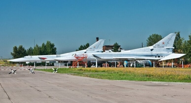 Máy bay ném bom Tu-22M3 của Lực lượng Không quân Nga tại Căn cứ Không quân Belaya. Ảnh: MW. 3.jpg