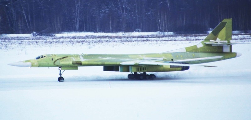 Máy bay ném bom chiến lược Tu-160M. Ảnh: MW. Chương trình PAK DA Hy vọng cuối cùng của Nga sau tổn thất Tu-95 và Tu-22M3 4.jpg