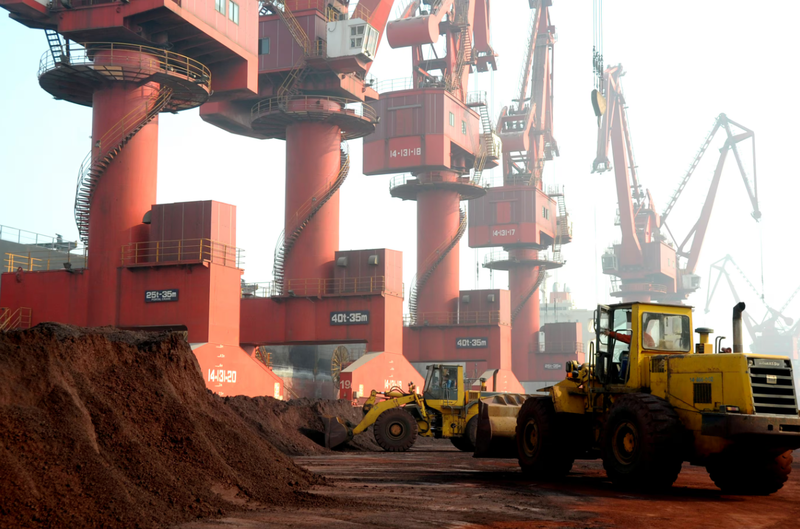 Một khu vực khai thác đất hiếm ở Trung Quốc. Ảnh: Reuters. Kỷ nguyên chiến tranh thương mại mới giữa Mỹ và Trung Quốc đã bắt đầu 3.png