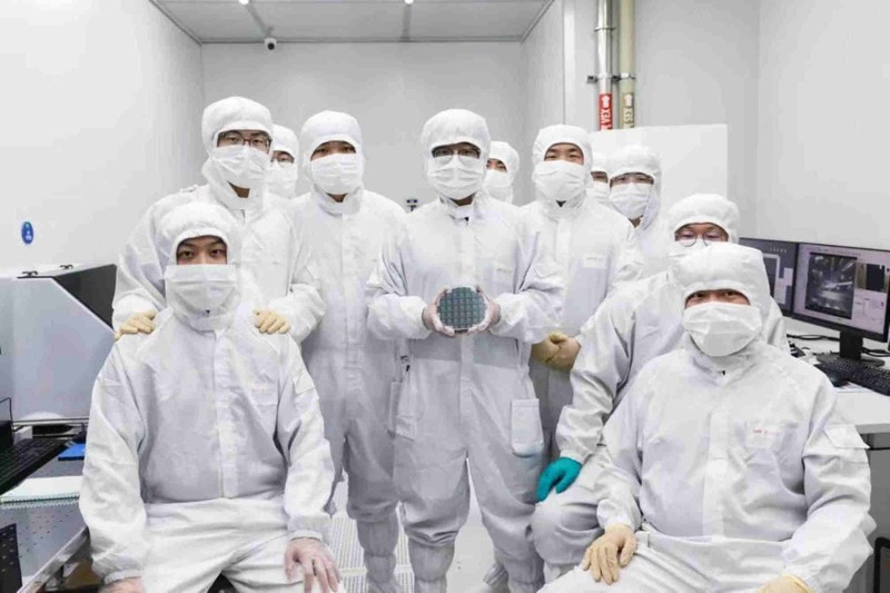 Đội ngũ tại CHIPX đã làm việc trong nhiều năm để tạo ra bước đột phá trong lĩnh vực chip quang tử. Ảnh: Handout. Chip quang TFLN Made in China mở lối cho kỷ nguyên AI tốc độ cao và siêu máy tính thế hệ mới 2.jpg