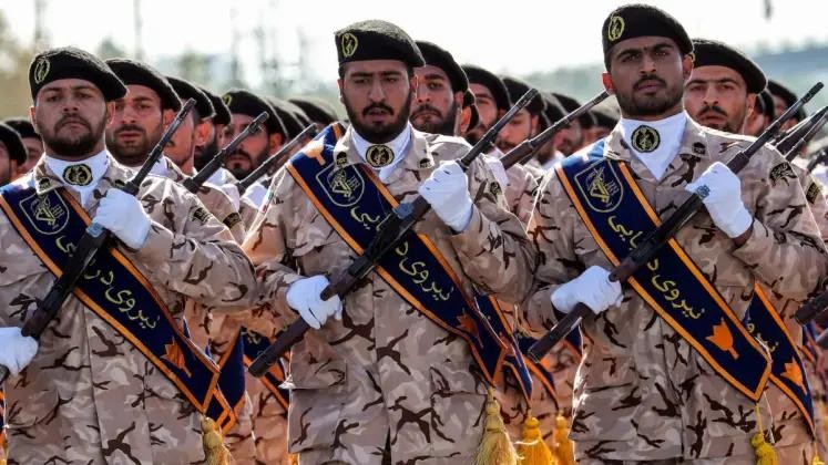 Các binh sĩ thuộc Lực lượng Vệ binh Cách mạng Iran. Ảnh: MW. Iran tung chiêu mới khiến tên lửa phòng không Israel tự bắn lẫn nhau2.jpg