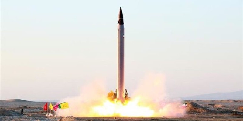 Tên lửa đạn đạo tầm trung Emad của Iran, một phiên bản của tên lửa Hwasong-7 của Triều Tiên. Ảnh: MW. Kho vũ khí phòng thủ tên lửa của Israel cạn kiệt chỉ sau 5 ngày bị Iran tấn công 3.jpg
