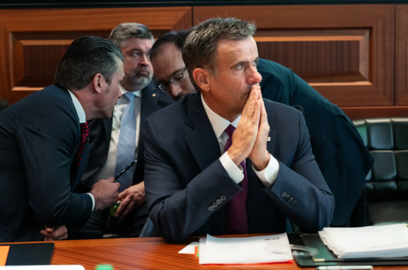 Giám đốc CIA John Ratcliffe tại Phòng Tình huống trong thời gian diễn ra cuộc tấn công của Iran. Ảnh: NYPost. Trump phong tinh huong 4.png