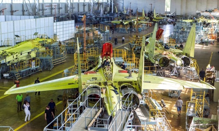 Hoạt động sản xuất Su-35 tại Nhà máy máy bay Komsomolsk ở Amur. Ảnh: MW. Phi đội Su-35 được mở rộng nhanh chóng Tại sao Không quân Nga tăng tốc mua 2.jpg