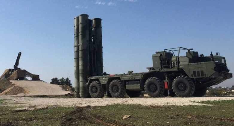 Hệ thống tên lửa và radar từ hệ thống S-400 của Nga. Ảnh: MW. Ukraine làm mù hệ thống phòng không S-400 ở Crimea bằng cách phá hủy các radar quan trọng 2.jpg