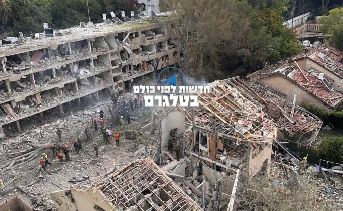 Thiệt hại ở Tel Aviv sau cuộc tấn công bằng tên lửa của Iran. Ảnh: MW. Hé lộ thiệt hại nặng nề của Israel sau mưa tên lửa của Iran Hàng loạt mục tiêu bị san phẳng 2.jpg