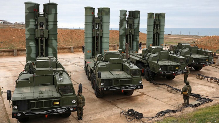 Các hệ thống tên lửa đất đối không từ hệ thống S-400. Ảnh: MW. Lý do Ukraine bất lực trước kho S-400 của Nga Quy mô sản xuất như vũ bão 2.jpeg