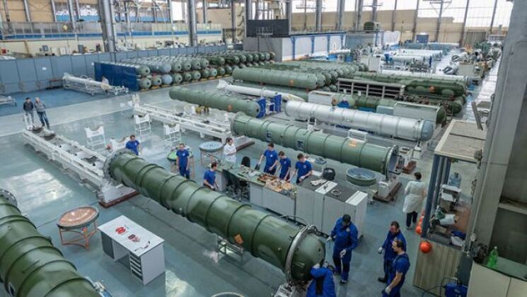 Quy mô sản xuất của ngành công nghiệp quốc phòng Nga đã tăng đột biến. Ảnh: MW. Lý do Ukraine bất lực trước kho S-400 của Nga Quy mô sản xuất như vũ bão 3.jpg