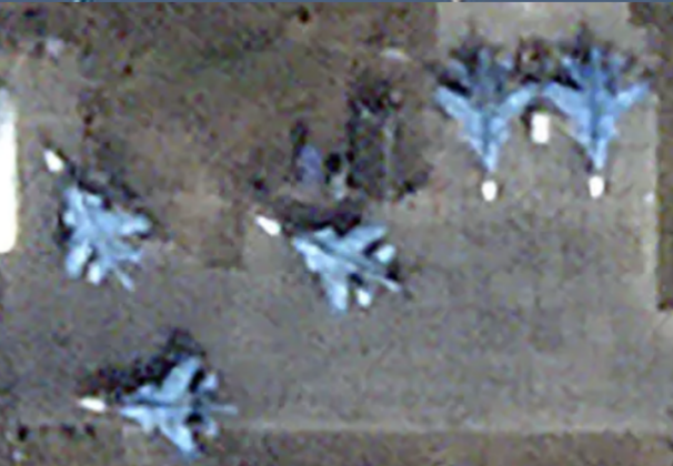 Su-34 tại Sân bay Morosovsk sau cuộc tấn công bằng máy bay không người lái của Ukraine. Ảnh: MW. Drone Ukraine tấn công sâu vào nội địa Nga Su-34 bị thiêu rụi, Crimea rung chuyển 2.png