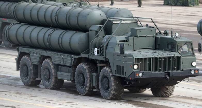 Tên lửa đất đối không từ hệ thống S-400. MW. Tại sao Iran không sở hữu S-400 của Nga để đẩy lùi các cuộc tấn công của Mỹ và Israel 2.jpg