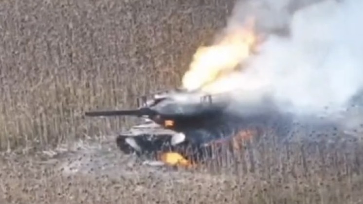 Xe tăng Leopard 2A6 do Đức cung cấp bị phá hủy tại Kursk vào tháng 9/2024. Ảnh: MW. Nga điều 4 đơn vị tấn công hàng đầu tới Sumy, quân tiếp viện của Triều Tiên đang đến 3.jpg