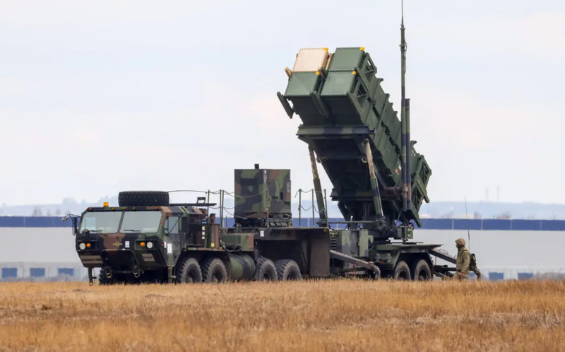 Hệ thống phòng không Patriot do Mỹ sản xuất. Ảnh: Getty. Ông Trump ra lệnh hoãn viện trợ vũ khí cho Ukraine giữa lúc Mỹ lo kho dự trữ cạn kiệt 1.png