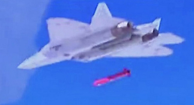 Su-57 phóng tên lửa hành trình Kh-59MK2. Ảnh: MW. Thương vụ Su-57 cho Ấn Độ vẫn tiếp tục Điều gì khiến máy bay tàng hình của Nga hấp dẫn 3.jpg