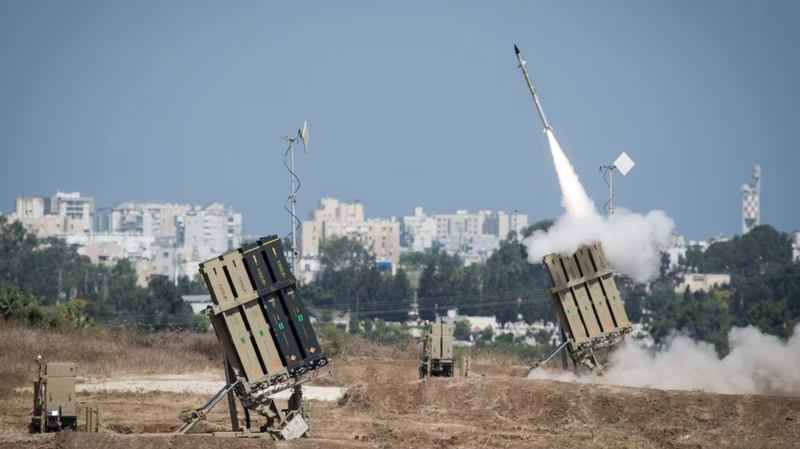 Hệ thống phòng không Vòm Sắt của Israel khai hỏa để đánh chặn một tên lửa trên bầu trời thành phố Ashdod vào ngày 8/72014. Ảnh: AFP. Iran xuyên thủng Vòm Sắt Israel Tên lửa siêu thanh, chiến thuật mới và cảnh báo toàn cầu2.png