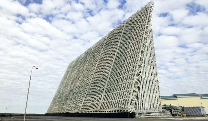Ăng-ten radar tầm xa Voronezh-DM của Nga. Ảnh: MW. Nghị sĩ Mỹ đe dọa tấn công Nga theo kiểu Iran Máy bay ném bom tàng hình B-2 có đủ khả năng 3.jpg