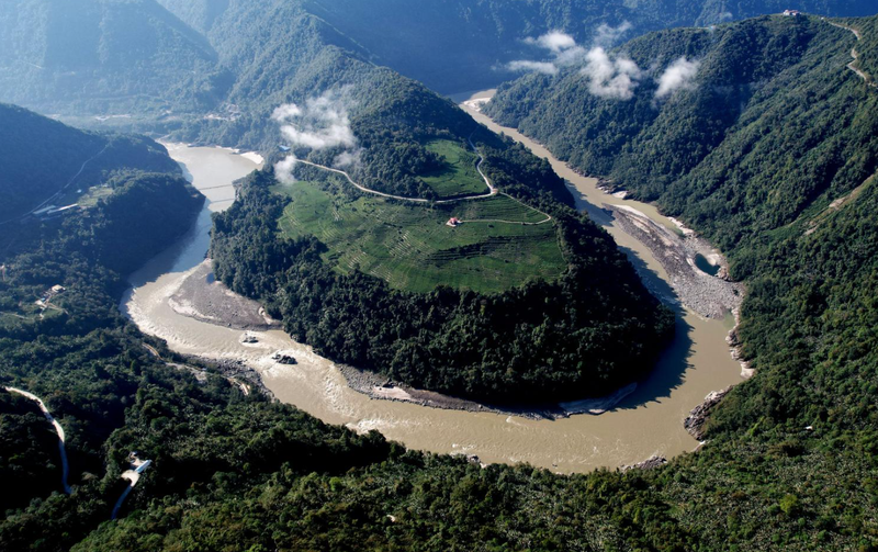 Sông Yarlung Zangbo ở Tây Tạng, nơi con đập mới sẽ được xây dựng. Ảnh: Getty.