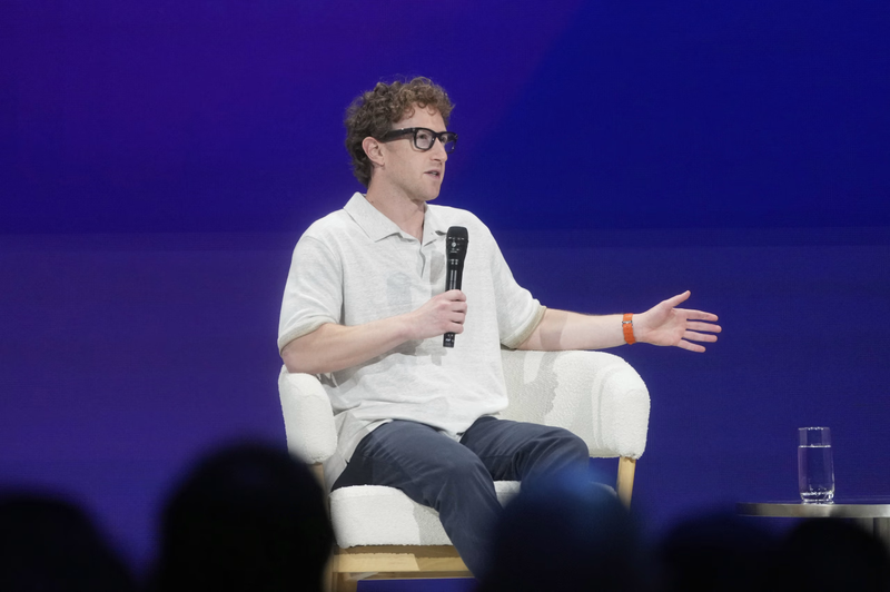 Mark Zuckerberg đang nỗ lực xây dựng một đội ngũ AI trong mơ. Ảnh: WSJ. Cuộc chiến khốc liệt giành nhân tài AI Những lời đề nghị hấp dẫn, thỏa thuận bí mật và nước mắt 2.png