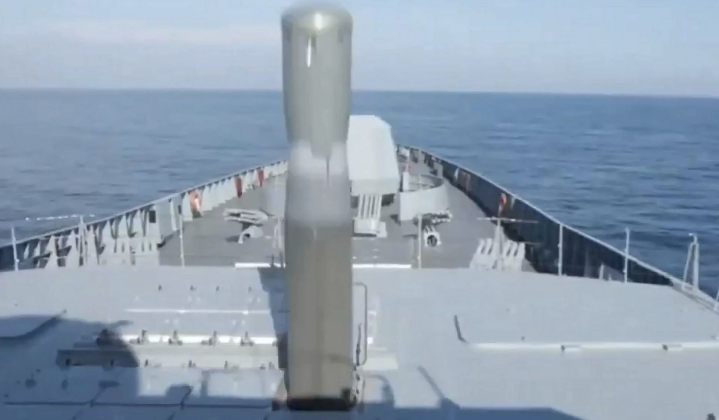 Phóng tên lửa hành trình siêu thanh Zircon từ hệ thống phóng thẳng đứng. Ảnh: MW. Admiral Nakhimov – Quái vật hạt nhân của Nga trở lại với 176 ống phóng tên lửa 3.png