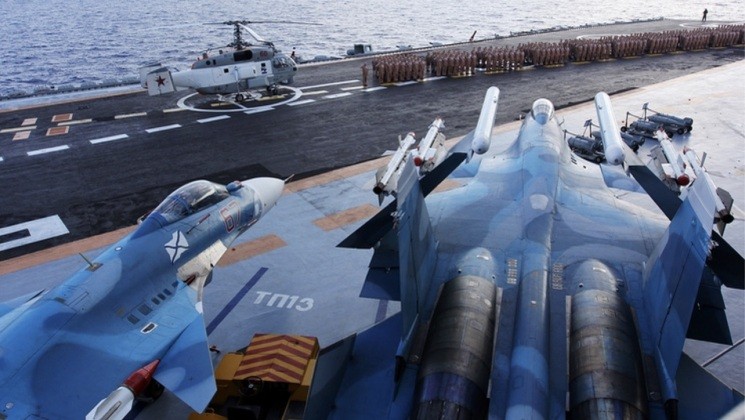 Boong tàu sân bay Đô đốc Kuznetsov của Nga. Ảnh: MW. Trung Quốc có thể giúp Nga nâng cao sức mạnh của tàu sân bay Đô đốc Kuznetsov như thế nào 2.jpeg