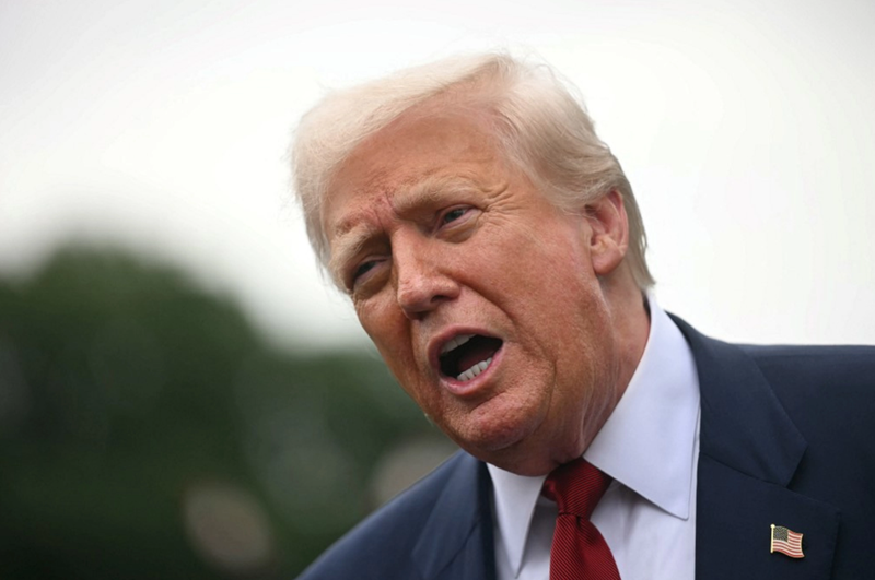 Tổng thống Mỹ Donald Trump phát biểu với báo chí trước khi lên trực thăng tại Bãi cỏ phía Nam của Nhà Trắng ở Washington, DC, vào ngày 1/8. Ảnh: AFP.